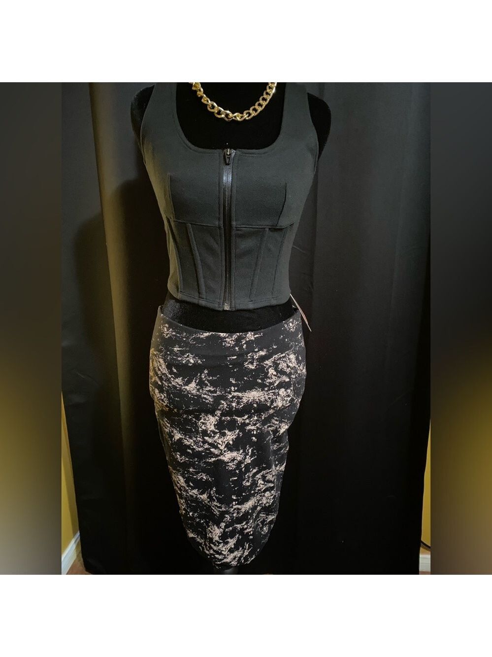 Lined pencil skirt